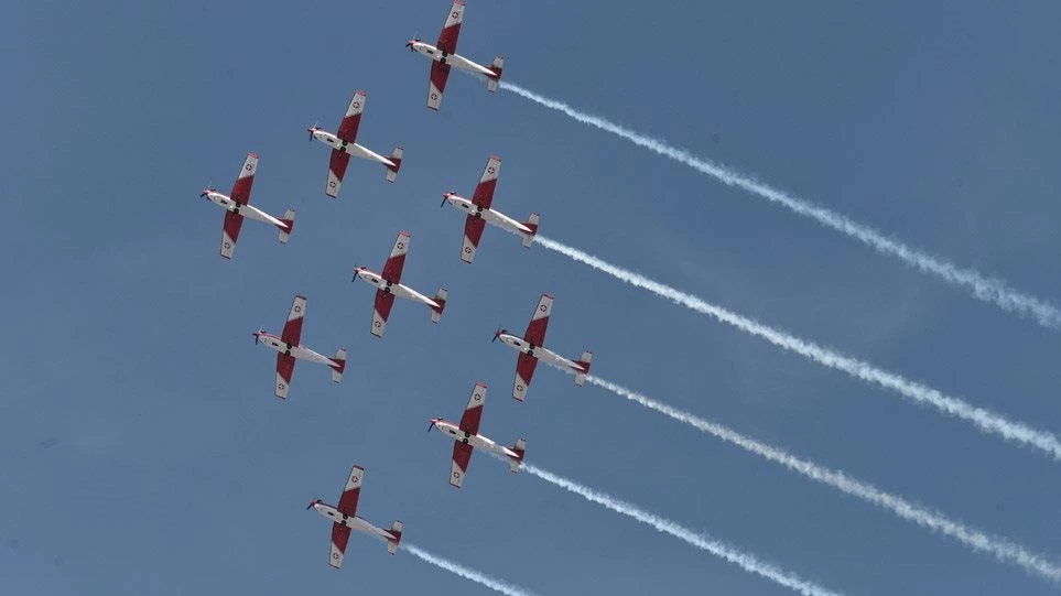 Υπερθέαμα στους αιθέρες και φιγούρες που κόβουν την ανάσα στο Athens Flying Week